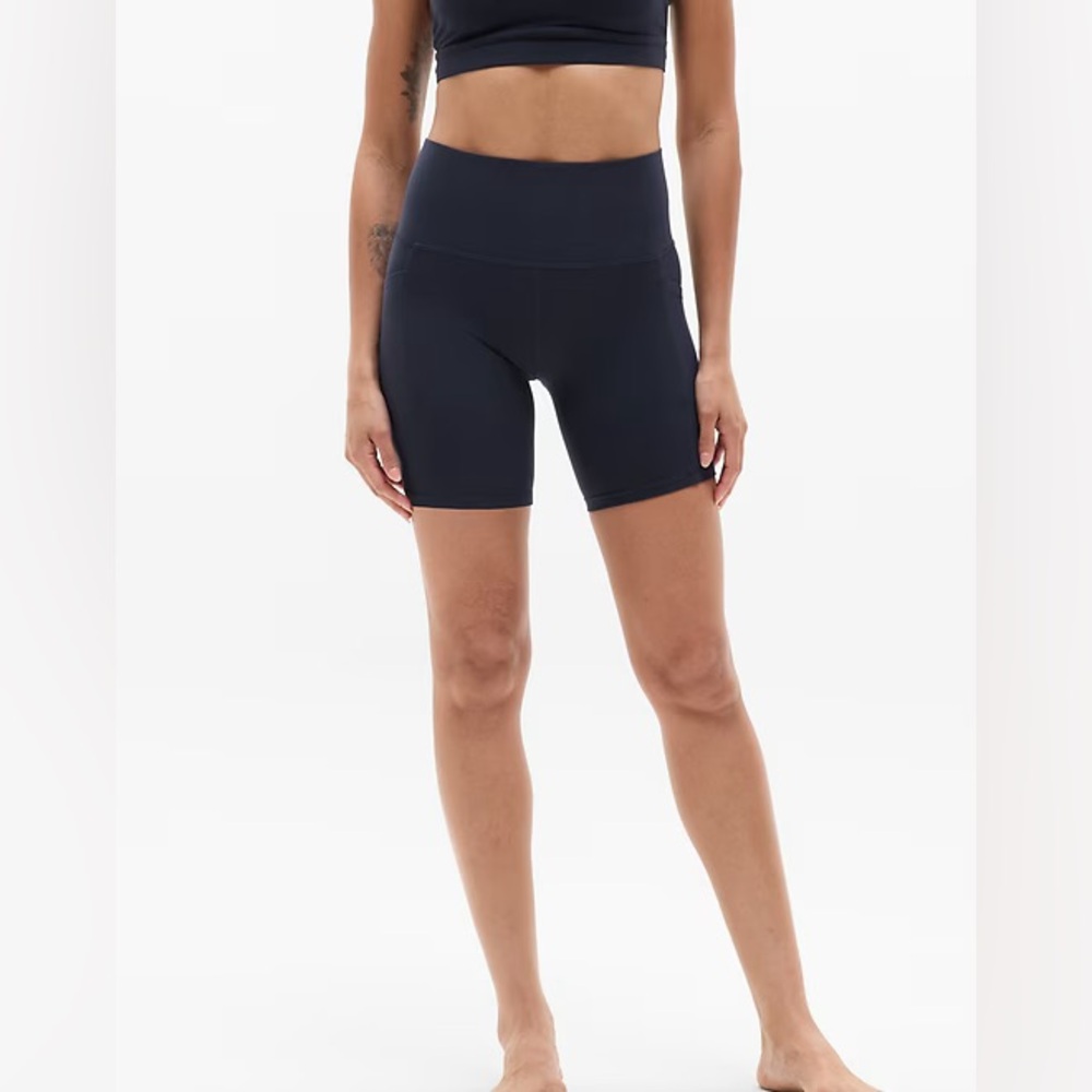 NWT S ATHLETA Navy Salutation Stash High Rise 7" Short